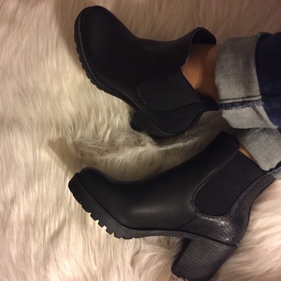 FAUX LEATHER ANKLE BOOTS - Picture 4 of 8